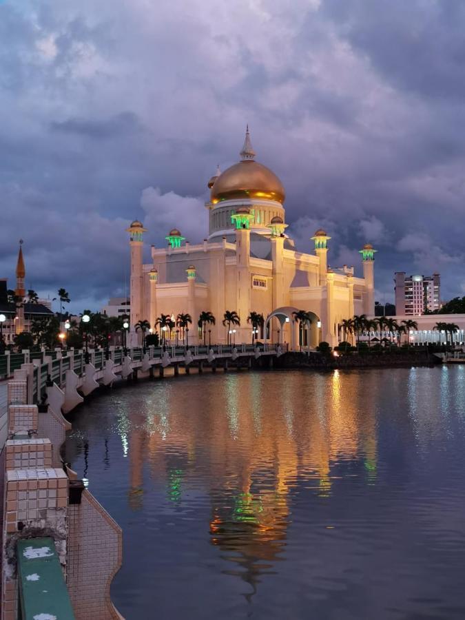 Legallery Suites Hotel Bandar Seri Begawan Bagian luar foto